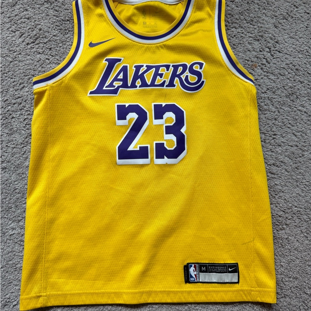 Kids LeBron James jersey, Size M (10)